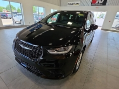 Used 2026  Chrysler Pacifica Select FWD at Maxx Loans near St&period; Adrian&comma; MI