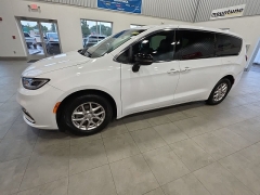 Used 2026  Chrysler Pacifica Select FWD at Maxx Loans near St&period; Adrian&comma; MI