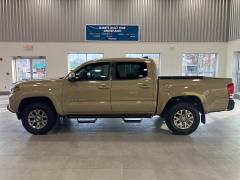 Used 2017  Toyota Tacoma Double Cab 5' Bed V6 4x2 AT &lpar;Natl&rpar; at Maxx Loans near St&period; Adrian&comma; MI
