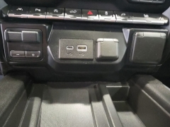 Used 2019  Chevrolet Silverado 1500 4WD Crew Cab 157" High Country at Maxx Loans near St&period; Adrian&comma; MI