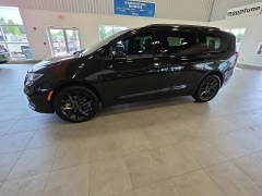 Used 2021  Chrysler Pacifica Limited AWD at Maxx Loans near St&period; Adrian&comma; MI
