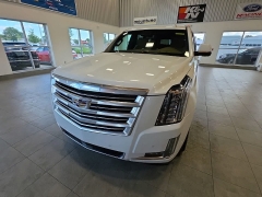 Used 2017  Cadillac Escalade 4d SUV 4WD Platinum at Maxx Loans near St&period; Adrian&comma; MI
