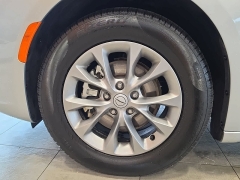 Used 2026  Chrysler Pacifica Limited FWD at Maxx Loans near St&period; Adrian&comma; MI