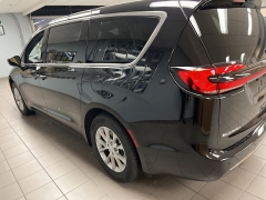 Used 2026  Chrysler Pacifica Limited FWD at Maxx Loans near St&period; Adrian&comma; MI