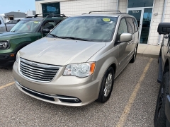 Used 2013 Chrysler Town & Country 4d Wagon Touring at Maxx Loans near St. Adrian, MI