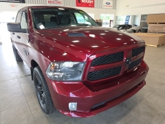 Used 2019  Ram 1500 Classic Express 4x4 Crew Cab 5'7" Box at Maxx Loans near St&period; Adrian&comma; MI