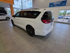 Used 2025  Chrysler Pacifica Limited FWD at Maxx Loans near St&period; Adrian&comma; MI