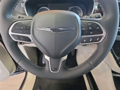 Used 2023  Chrysler Pacifica Limited FWD at Maxx Loans near St&period; Adrian&comma; MI