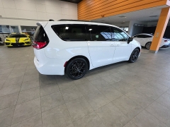 Used 2025  Chrysler Pacifica Limited FWD at Maxx Loans near St&period; Adrian&comma; MI