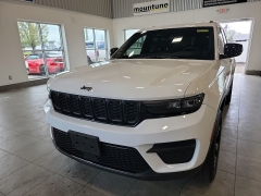 Used 2023  Jeep Grand Cherokee Altitude 4x4 at Maxx Loans near St&period; Adrian&comma; MI
