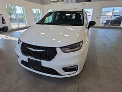 Used 2024  Chrysler Pacifica Touring L FWD at Maxx Loans near St&period; Adrian&comma; MI