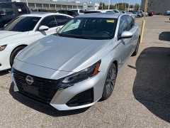 Used 2024 Nissan Altima 2.5 SV Sedan at Suburban Ford of Sterling Heights near Sterling Heights, MI
