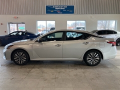 Used 2024  Nissan Altima 2&period;5 SV Sedan at Maxx Loans near St&period; Adrian&comma; MI