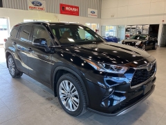 Used 2023  Toyota Highlander AWD (Natl) at Maxx Loans near St. Adrian, MI