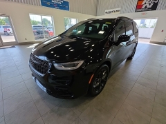 Used 2021  Chrysler Pacifica Limited AWD at Maxx Loans near St&period; Adrian&comma; MI