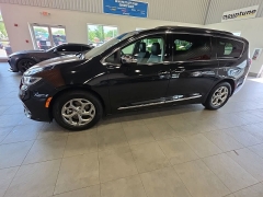 Used 2023  Chrysler Pacifica Limited FWD at Maxx Loans near St&period; Adrian&comma; MI