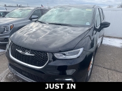 Used 2026  Chrysler Pacifica Select FWD at Maxx Loans near St&period; Adrian&comma; MI