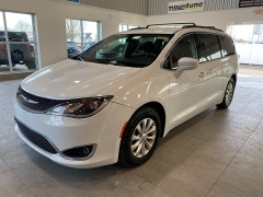  2018 Chrysler Pacifica 4d Wagon Touring Plus at Maxx Loans near St&period; Adrian&comma; MI