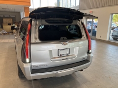 Used 2020 Cadillac Escalade ESV 4d SUV 4WD Luxury at Maxx Loans near St. Adrian, MI
