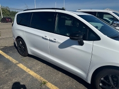 Used 2025  Chrysler Pacifica Limited FWD at Maxx Loans near St&period; Adrian&comma; MI