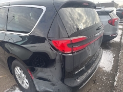 Used 2026  Chrysler Pacifica Select FWD at Maxx Loans near St&period; Adrian&comma; MI