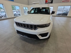 Used 2023  Jeep Grand Cherokee Laredo 4x4 at Maxx Loans near St&period; Adrian&comma; MI