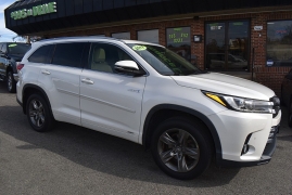 Used 2017  Toyota Highlander Hybrid Limited V6 AWD (Natl) at Auto Finance Center LLC near Woodbridge, VA