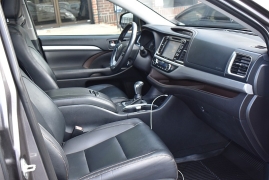 Used 2019  Toyota Highlander V6 AWD &lpar;Natl&rpar; at Auto Finance Center LLC near Woodbridge&comma; VA