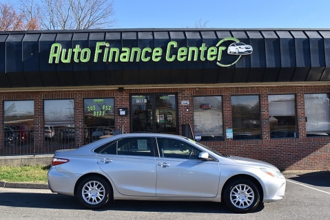 2016 Toyota Camry LE's photo