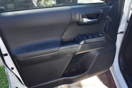 Used 2017  Toyota Tacoma Double Cab 5' Bed V6 4x4 &lpar;Natl&rpar; at Auto Finance Center LLC near Woodbridge&comma; VA