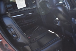 Used 2015  Toyota Highlander 4d SUV FWD XLE at Auto Finance Center LLC near Woodbridge, VA