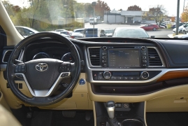 Used 2017  Toyota Highlander Hybrid Limited V6 AWD (Natl) at Auto Finance Center LLC near Woodbridge, VA