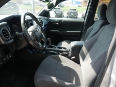 Used 2017  Toyota Tacoma Double Cab 5' Bed V6 4x2 AT &lpar;Natl&rpar; at Auto Finance Center LLC near Woodbridge&comma; VA