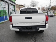 Used 2016  Toyota Tacoma 4WD Double Cab V6 &lpar;Natl&rpar; at Auto Finance Center LLC near Woodbridge&comma; VA