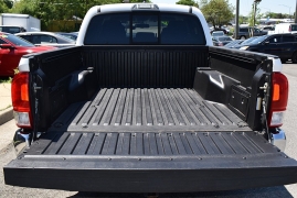 Used 2017  Toyota Tacoma Double Cab 5' Bed V6 4x2 AT &lpar;Natl&rpar; at Auto Finance Center LLC near Woodbridge&comma; VA