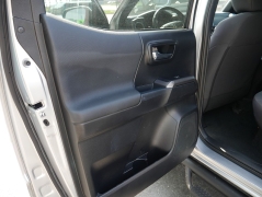 Used 2017  Toyota Tacoma Double Cab 5' Bed V6 4x2 AT &lpar;Natl&rpar; at Auto Finance Center LLC near Woodbridge&comma; VA