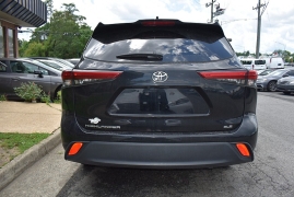 Used 2022 Toyota Highlander XLE FWD at Auto Finance Center LLC near Woodbridge, VA