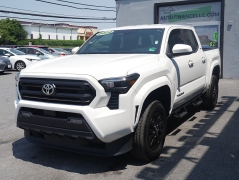 Used 2024  Toyota Tacoma 4WD SR5 Double Cab 6ft Bed AT at Auto Finance Center LLC near Woodbridge&comma; VA