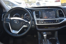 Used 2015  Toyota Highlander 4d SUV FWD XLE at Auto Finance Center LLC near Woodbridge, VA