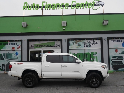 2016 Toyota Tacoma TRD Sport's photo