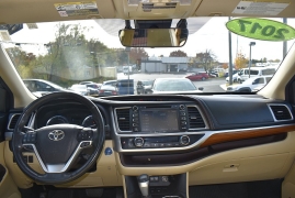 Used 2017  Toyota Highlander Hybrid Limited V6 AWD (Natl) at Auto Finance Center LLC near Woodbridge, VA