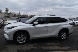 Used 2023  Toyota Highlander FWD &lpar;Natl&rpar; at Auto Finance Center LLC near Woodbridge&comma; VA