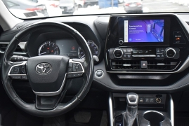 Used 2023  Toyota Highlander FWD &lpar;Natl&rpar; at Auto Finance Center LLC near Woodbridge&comma; VA