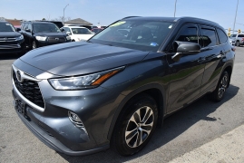 Used 2020  Toyota Highlander 4d SUV AWD XLE at Auto Finance Center LLC near Woodbridge&comma; VA