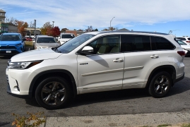 Used 2017  Toyota Highlander Hybrid Limited V6 AWD (Natl) at Auto Finance Center LLC near Woodbridge, VA