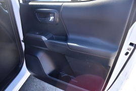 Used 2017  Toyota Tacoma Double Cab 5' Bed V6 4x4 &lpar;Natl&rpar; at Auto Finance Center LLC near Woodbridge&comma; VA