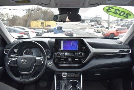 Used 2023  Toyota Highlander FWD &lpar;Natl&rpar; at Auto Finance Center LLC near Woodbridge&comma; VA