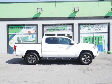 Used 2016 Toyota Tacoma 4WD Double Cab V6 (Natl) at Auto Finance Center LLC near Woodbridge, VA