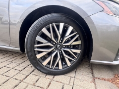 Used 2024  Nissan Altima 2.5 SV Sedan at Maxx Loans near St. Adrian, MI