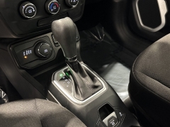 Used 2020  Jeep Renegade 4d SUV 4WD Sport at Maxx Loans near St&period; Adrian&comma; MI